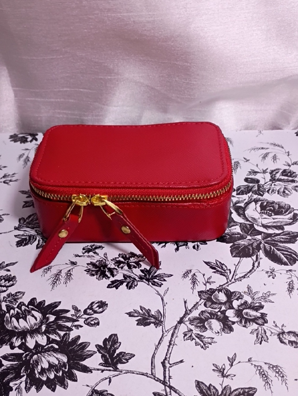 Red Women's Zip Travel Jewelry Case